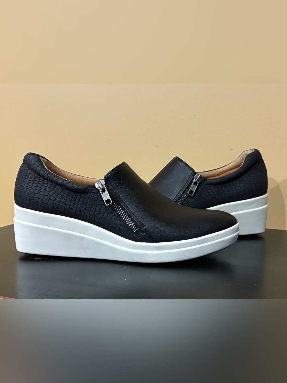 Naturalizer sneaker slip-on wedge Sierra 2 pattern Black w/ Zipper Comfort SZ 8